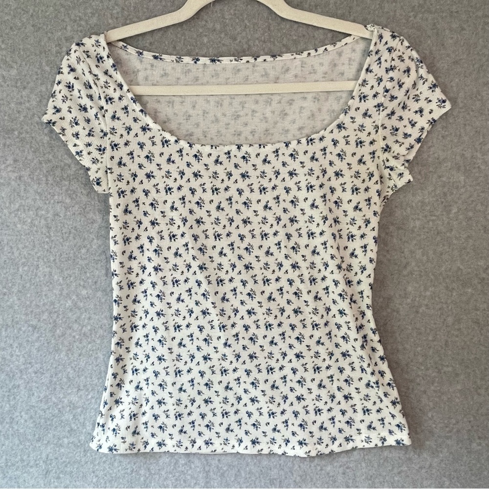Blue White Floral Rosebuds Top Medium